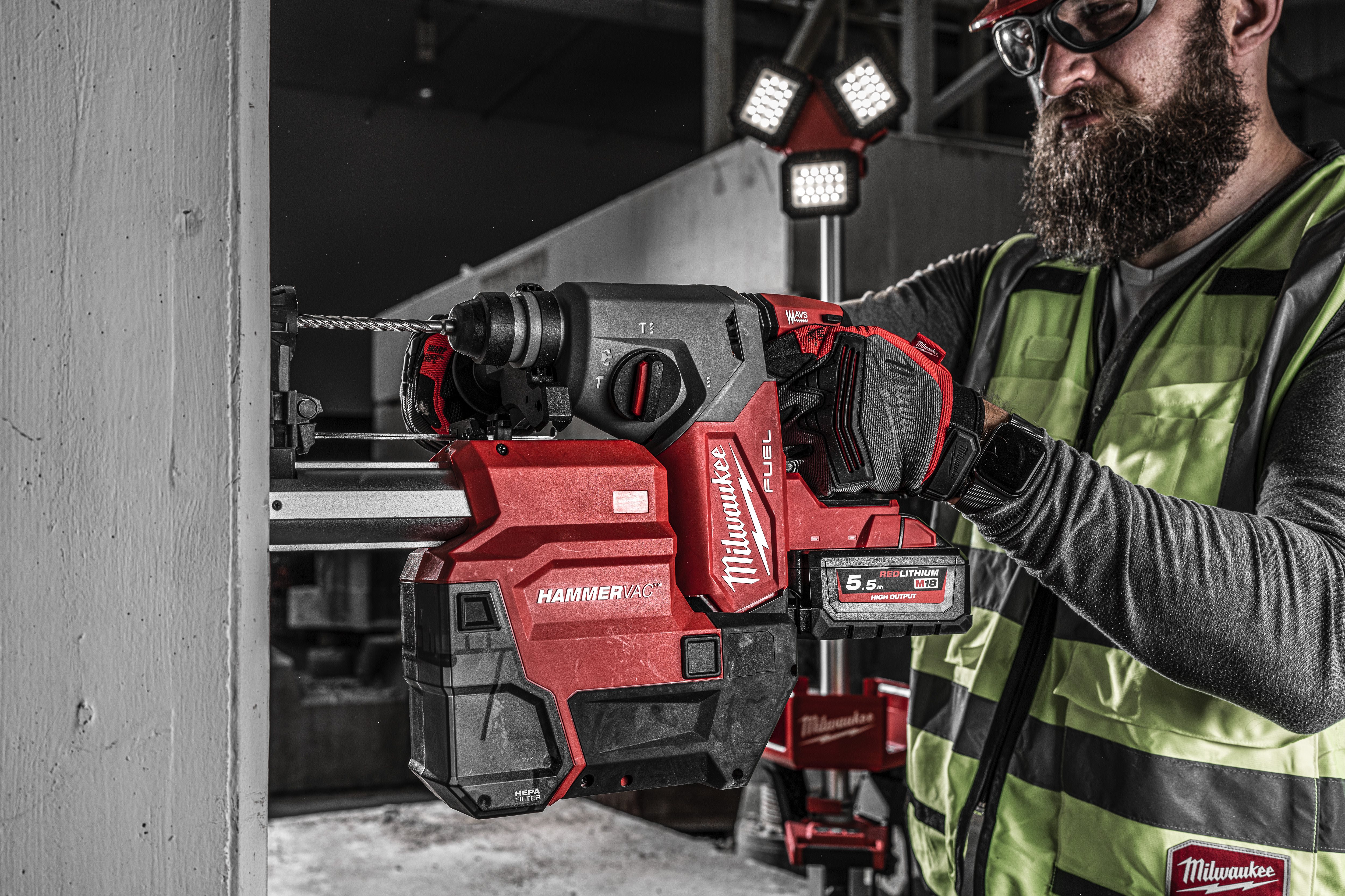 Odsysacz pyłu MILWAUKEE® do młotowiertarki - który wybrać?